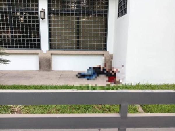 El cuerpo del hombre quedó tendido en un charco de sangre afuera de un banco.