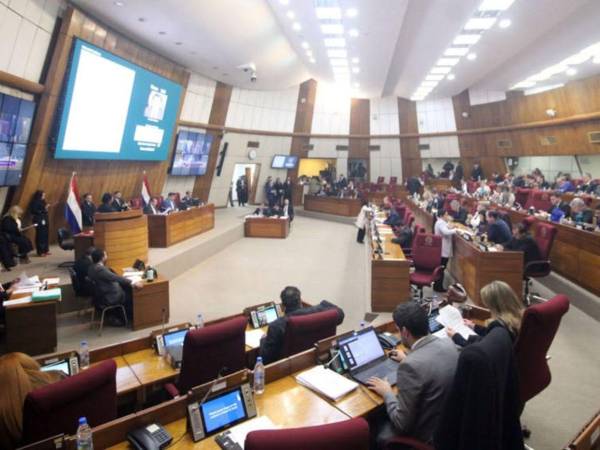 Diputados paraguayos elevan de 8 a 10 años la pena máxima de cárcel para adolescentes