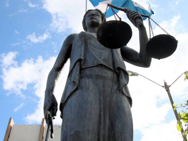 La Sala Constitucional deberá dar una respuesta a los partidos pequeños que interpusieron los recursos de amparo correspondientes.