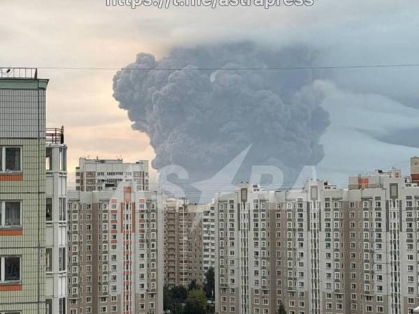 El alcalde de Moscú, Serguéi Sobianin, informó, por su parte, de tres heridos y del derribo de unos 600 drones que se dirigían a la urbe de 13 millones de habitantes desde la tarde del sábado.