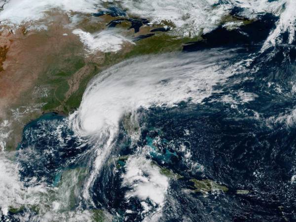 Se espera que Isaías se desplace en dirección noreste a través de Alabama y hacia el valle de Tennessee el sábado y el domingo.