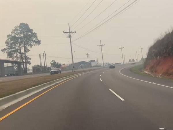 La capital amaneció nuevamente bajo una capa densa de humo.