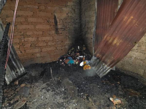 La pequeña habitación en la que pernoctaba doña Sebastiana Cruz Girón, quedó hecha cenizas.