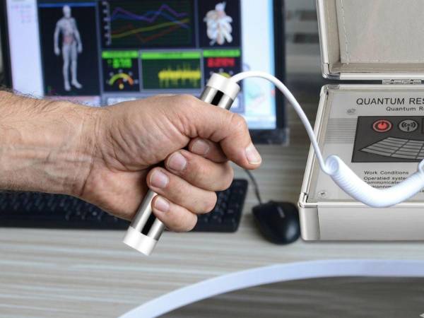 El biomédico, Orlando Marín, consultado por la Unidad de Investigación de EL HERALDO Plus, indicó que el dispositivo usado por las clínicas falsas no se asimila a ningún aparato de resonancia magnética.