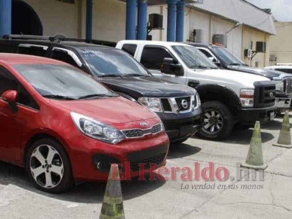 La noche del lunes fueron recuperados en la Nueva Esperanza dos carros que recién habían sido robados en Loma Linda, en la capital.