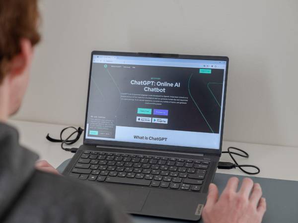 Esta no será la primera compañía de inteligencia artificial (IA) que ofrece este tipo de servicios.