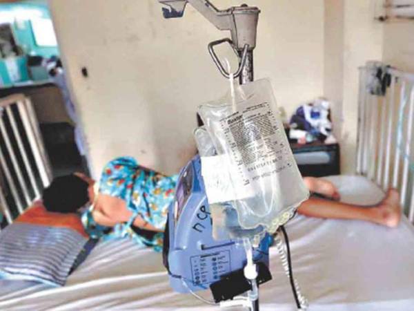 Los menores de 10 años son los que tienen mayor riesgo de enfermarse con el virus debido a que no tienen los anticuerpos de la enfermedad, señalan expertos.