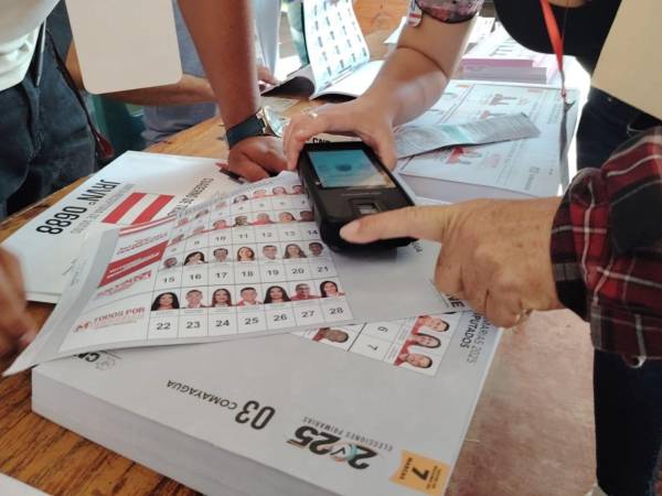 El Consejo Nacional Electoral amplió una hora más de votación en aquellos centros que se inició tarde con el proceso electoral.
