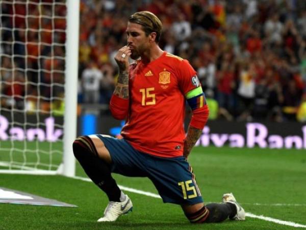 El capitán de la roja aceptó la decisión de Luis Erique y espera retomar su mejor nivel para ser parte del camino a Qatar 2022. Foto: AFP