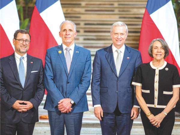 Democracia. El presidente hondureño, Nasry Asfura y su canciller, Mireya Agüero, participan hoy en Santiago en la toma de posesión del presidente de extrema derecha de Chile, José Antonio Kast.