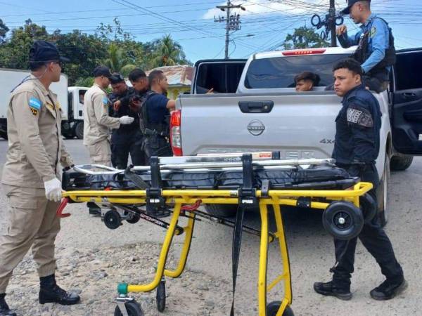 Un enfrentamiento entre agentes de la Policía Nacional y presuntos integrantes de la banda criminal conocida como “Del Wilmer” dejó como saldo cinco personas muertas y tres funcionarios policiales heridos en el municipio de La Masica, Atlántida. ¿Qué se sabe de su estado de salud? Aquí los detalles: