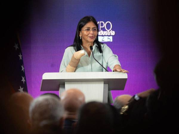 El ministro de Defensa, Vladimir Padrino López, reafirmó que Maduro sigue siendo “el auténtico y genuino líder constitucional” y exigió a Estados Unidos su liberación inmediata.