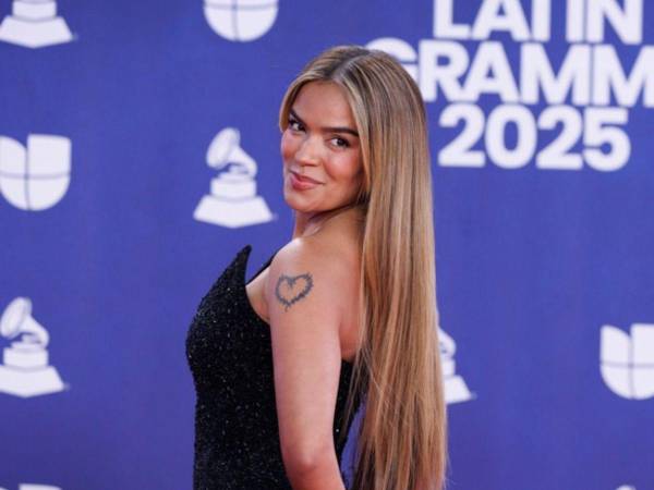 La estrella colombiana Karol G se alzó con el Latin Grammy a canción del año y, durante su discurso, llamó a sus seguidores a no dejarse llevar por las opiniones ajenas.