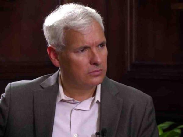 Una repentina falla cardíaca apagó la vida de Alberto Padilla, expresentador de CNN en Español, quien residía en Costa Rica desde hace ocho años y era recordado por su trayectoria en el periodismo.