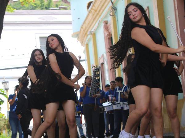 Todos los estudiantes comparten el mismo sueño y es representar a su instituto con orgullo este 15 de septiembre, resaltó uno de los docentes.