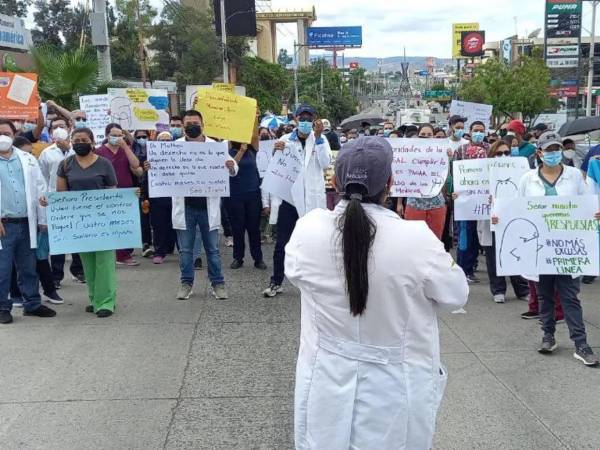 Autoridades de salud han cumplido parcialmente las exigencias del gremio médico, sin embargo dirigentes de los tres sectores que sostienen asambleas informativas se mantienen firmes con las huelgas.