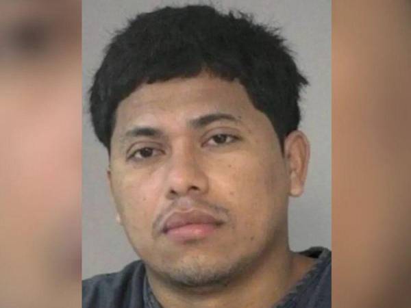 Las autoridades ofrecen una <b>recompensa de 6,000 dólares</b> por información que conduzca a su captura.