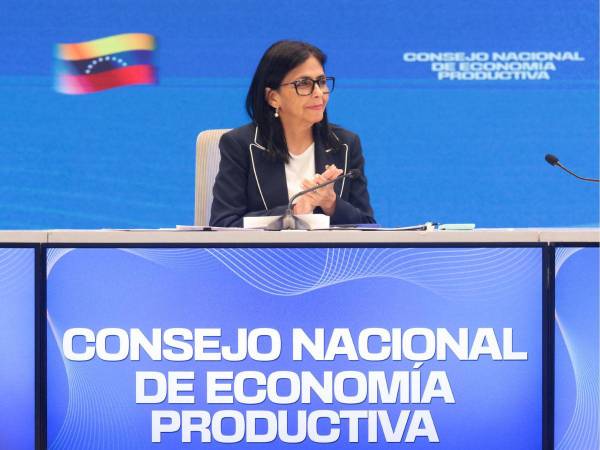 Delcy Rodríguez aseguró que las divisas provenientes de la venta de petróleo serán canalizadas a través del Banco Central hacia la banca privada.