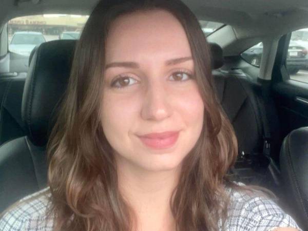 Jenna Strouble, una mujer de 30 años acusada de asesinar al padre de sus hijos y a los padres de este en los suburbios del sur de Chicago, Illinois, Estados Unidos. Aquí los detalles: