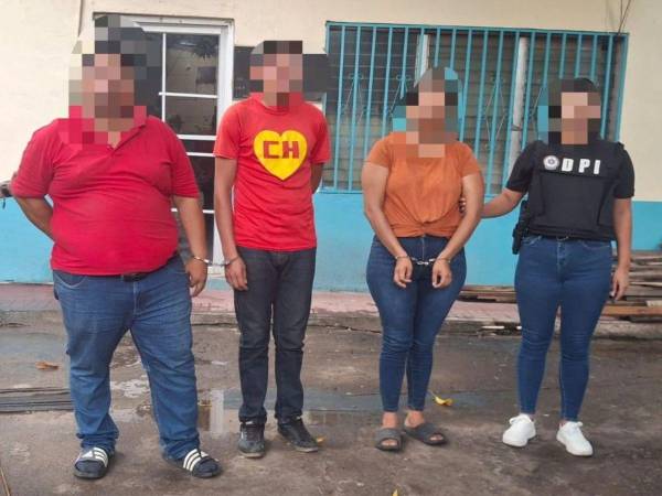 Una madre y dos hombres fueron capturados por la Policía Nacional acusados de trata de personas y violación.