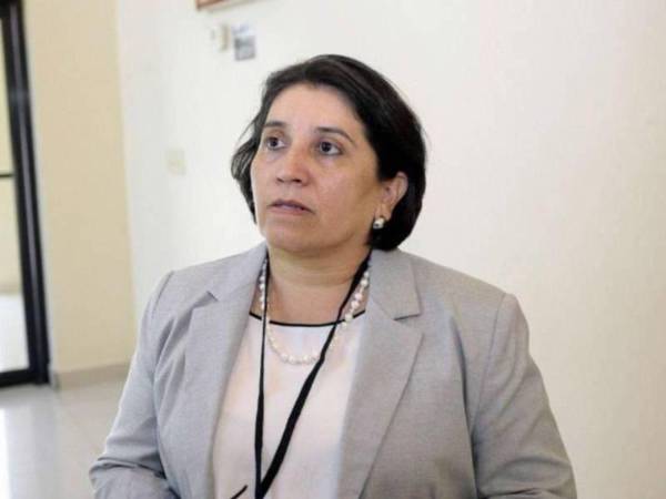 La congresista y médica Suyapa Figueroa alertó que la mala gestión del presupuesto y las condiciones precarias han provocado la renuncia de médicos especialistas.