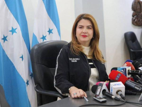 La consejera del Consejo Nacional Electoral (CNE), Cossette López.