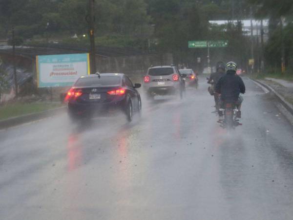 El incremento en la acumulación de lluvias y el riesgo de deslizamientos e inundaciones obligaron a las autoridades del Distrito Central a extender por tres días más la Alerta Verde en la capital.