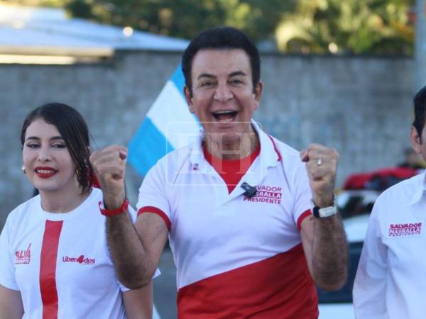 Militantes del Partido Liberal denunciaron haber sido agredidos con palos y piedras por simpatizantes de Libre durante un cierre de campaña.