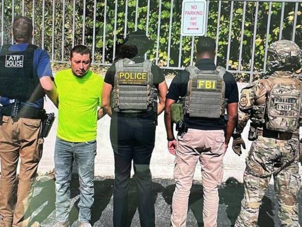 Juan Espinoza Martínez fue arrestado en Chicago y acusado de solicitar el asesinato del jefe de la Patrulla Fronteriza de Estados Unidos, Gregory Bovino.