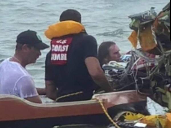 En la aeronave de la Armada mexicana viajaban ocho personas, cuatro de tripulación naval y cuatro civiles.