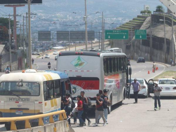 Desde tempranas horas, se comenzó a llenar de vehículos la carretera de Tegucigalpa que conduce hacia el norte de Honduras, en el último día del Feriado Morazánico. Más detalles a continuación.