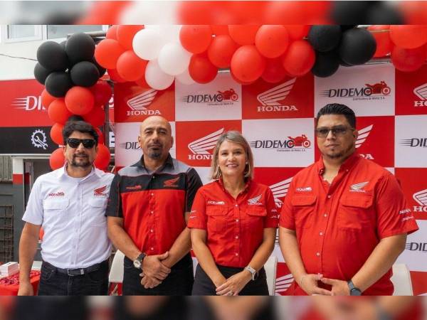 Ejecutivos de Didemo Honda acompañaron a los colaboradores durante los actos de inauguración.