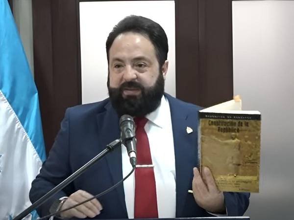 Declaraciones de funcionarios y políticos como el presidente del Congreso, Luis Redondo, Salvador Nasralla, Ramón Barrios entre otros, han sido verificadas por EH Verifica a lo largo de los últimos 12 meses.