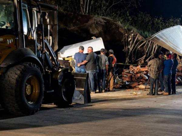 Familias de Jesús de Otoro, Intibucá, están de luto tras la muerte de tres personas la tarde del lunes en un fatal accidente de tránsito registrado en el sector de Las Piñeras, Intibucá. ¿Quiénes son y qué ocurrió en la escena?