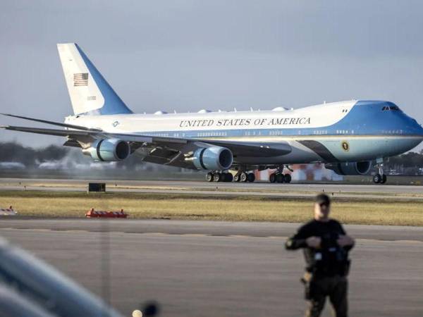 Legisladores de Florida respaldan que aeropuerto de Palm Beach lleve el nombre de Trump.