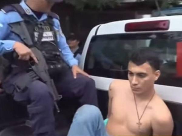 Un joven fue capturado en su propia vivienda, ubicada en el barrio Barandillas de San Pedro Sula, luego de dejar gravemente herida a su pareja durante una discusión.