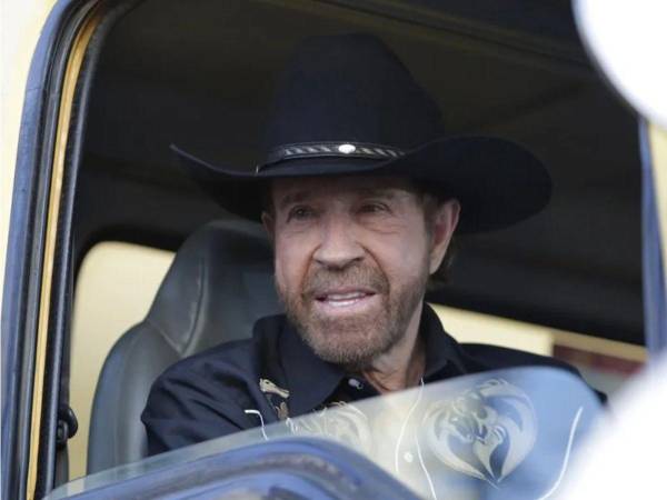 Según informaron varios medios este jueves, Norris había sido ingresado en un hospital en Hawái después de sufrir una emergencia médica.