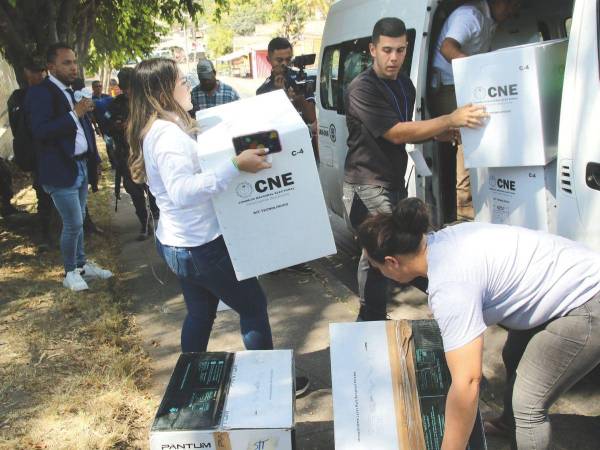 Un documento del CNE revela que la empresa contratada para el traslado de urnas en las recientes elecciones primarias es la misma que gestionó la logística en 2021, bajo la presidencia de Rixi Moncada.
