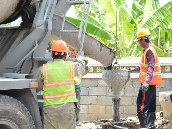 Las principales empresas productoras de cemento en Honduras han mantenido un diálogo con el gobierno. ¿Qué se aprobó y para qué?. Por un período de seis meses, el gobierno de Honduras y las principales empresas cementeras nacionales (CENOSA, ARGOS y DURACEM) acordaron congelar los precios del cemento.