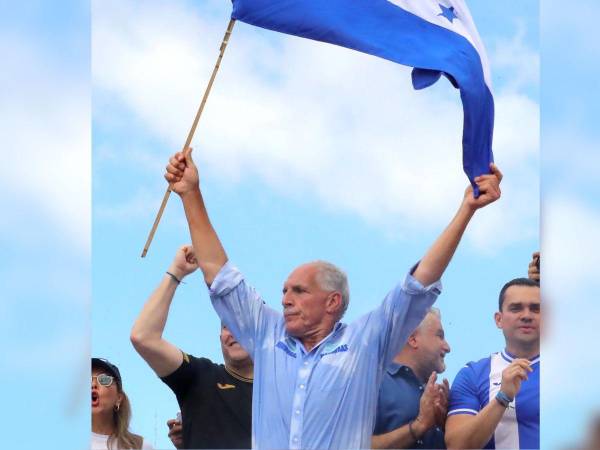 Conocido popularmente como “Tito” o “Papi a la orden”, Nasry Asfura es el nuevo presidente electo de Honduras. Así lo confirmó el pasado 24 de diciembre de 2025 el Consejo Nacional Electoral (CNE).