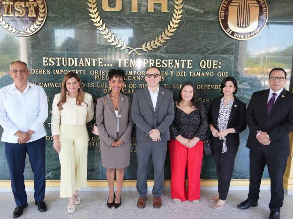 Autoridades académicas de la Universidad Tecnológica de Honduras, (UTH) recibieron en su campus de San Pedro Sula a la Honorable Agregada Cultural Hermila Yifter.