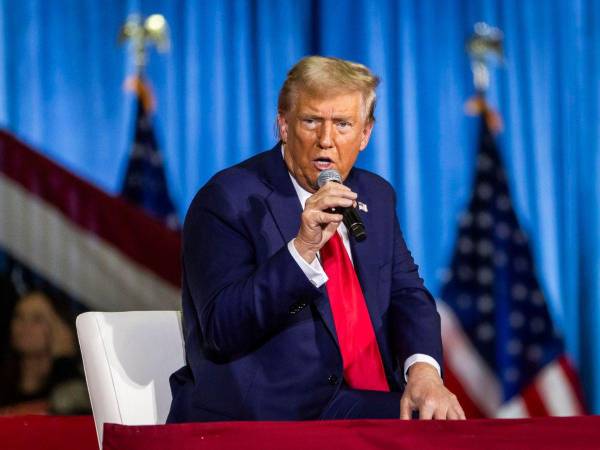 El expresidente Trump promete que durante su mandato seguirán las deportaciones masivas.