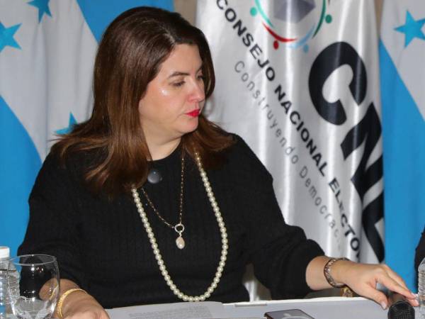 El escrutinio especial avanzaba este lunes con lentitud y constantes interrupciones.