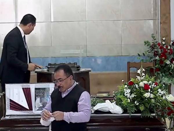 Lleno de flores, familiares y amigos que lamentan profundamente su partida, Luis Oseguera, pareja de Alejandra Figueroa, fue despedido entre muestras de cariño y dolor. Esto fue lo que dijo su padre.