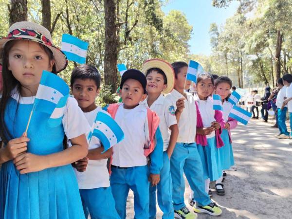Después de años de lucha, los niños de Ocote Hueco, municipio de Lepaterique, Francisco Morazán, dejarán de estudiar en casas y salones comunales. Una nueva escuela está en marcha.