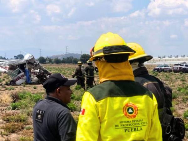 Cuatro muertos al caer aeronave en México minutos después del despegue.
