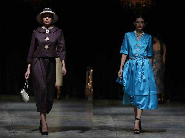 Los botones en forma de flor fueron sello de la colección.