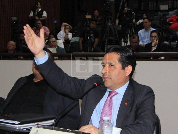 Mario Morazán fue el único de los cuatro denunciados que se defendió durante una audiencia con la comisión.