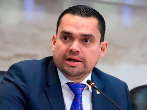 Oposición sesiona fuera del Congreso Nacional y aprueba prórroga de sesiones ordinarias para evitar comisión permanente