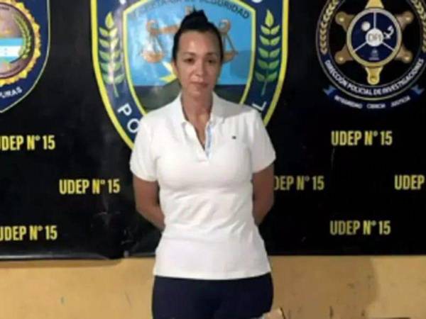 La exviceministra Doris Mendoza acudió ante las autoridades para responder por la muerte de Kelvin Daniel Carías.